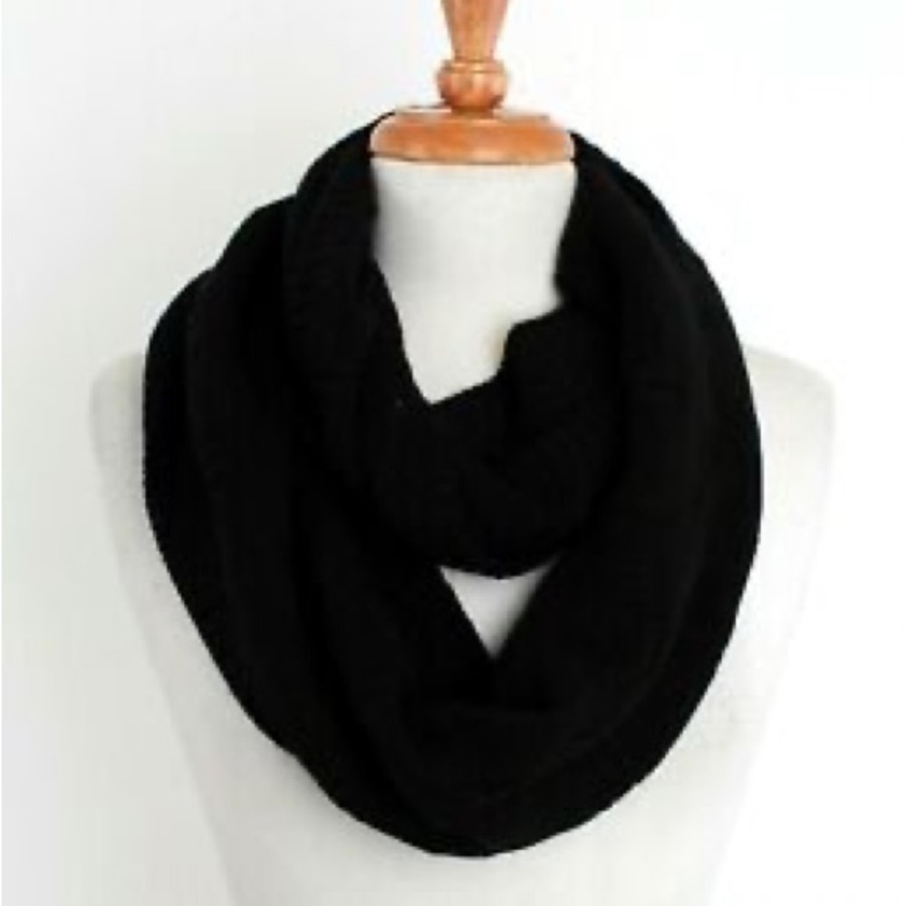 Coach signature C star knot infinity black scarf